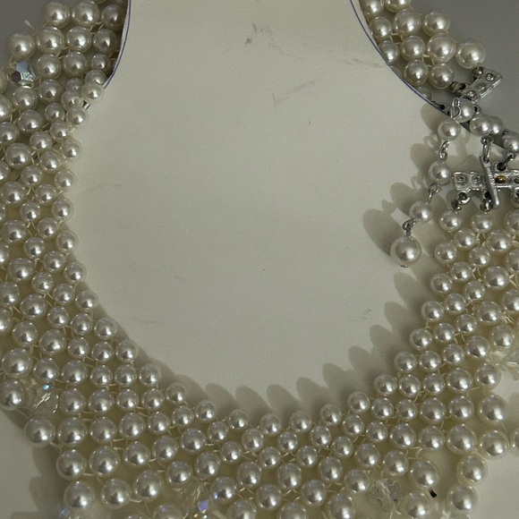 Elegant Pearl Necklace - Picture 1 of 5
